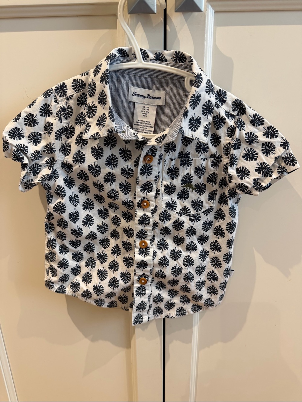 Tommy Bahama 12m White Short Sleeve Button-Down with black Print